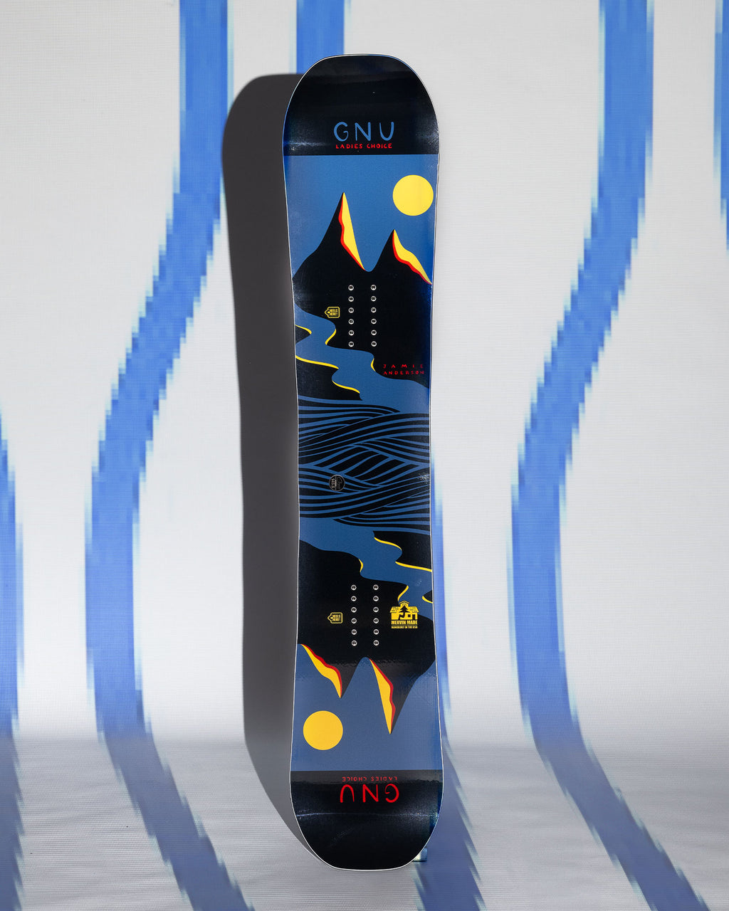 GNU Ladies Choice 2026-2027 snowboard - product photo studio